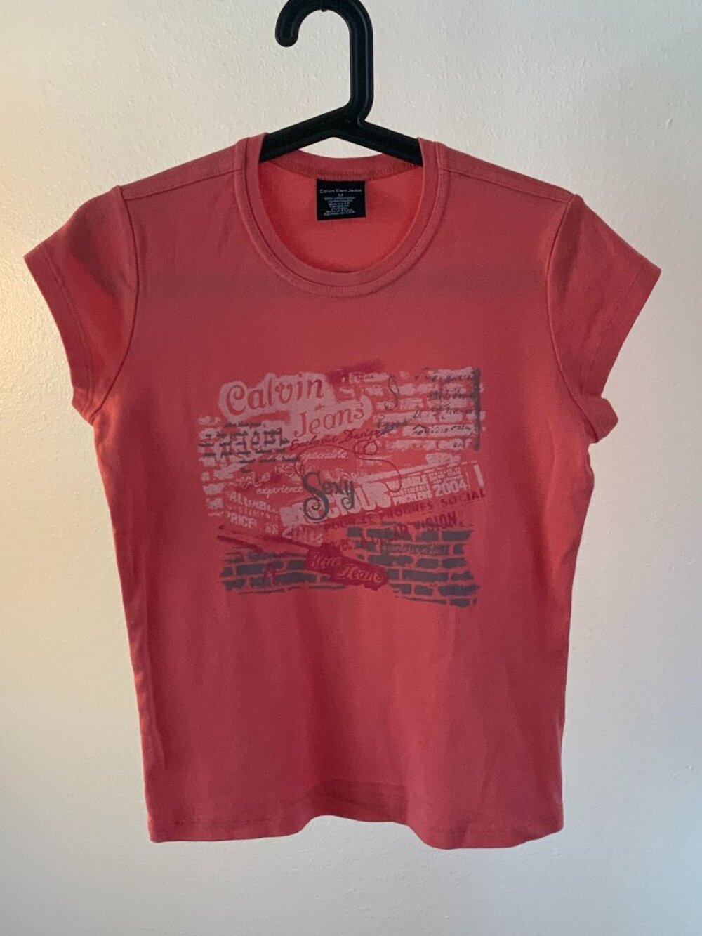 Calvin Klein Jeans Women's Red and Pink T-shirt